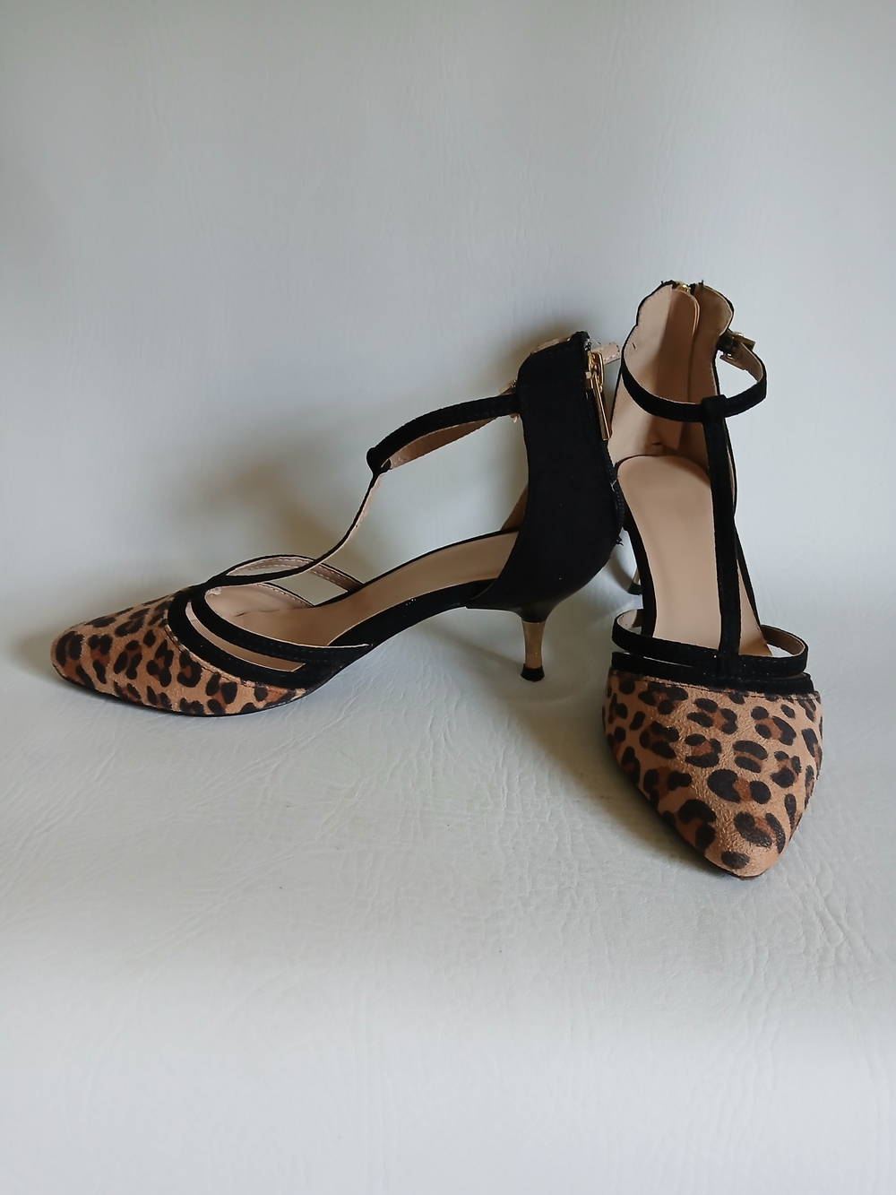 Leopard Print and Black T-Strap Gold Kitten Heel Pumps Sz6M Back Zipper